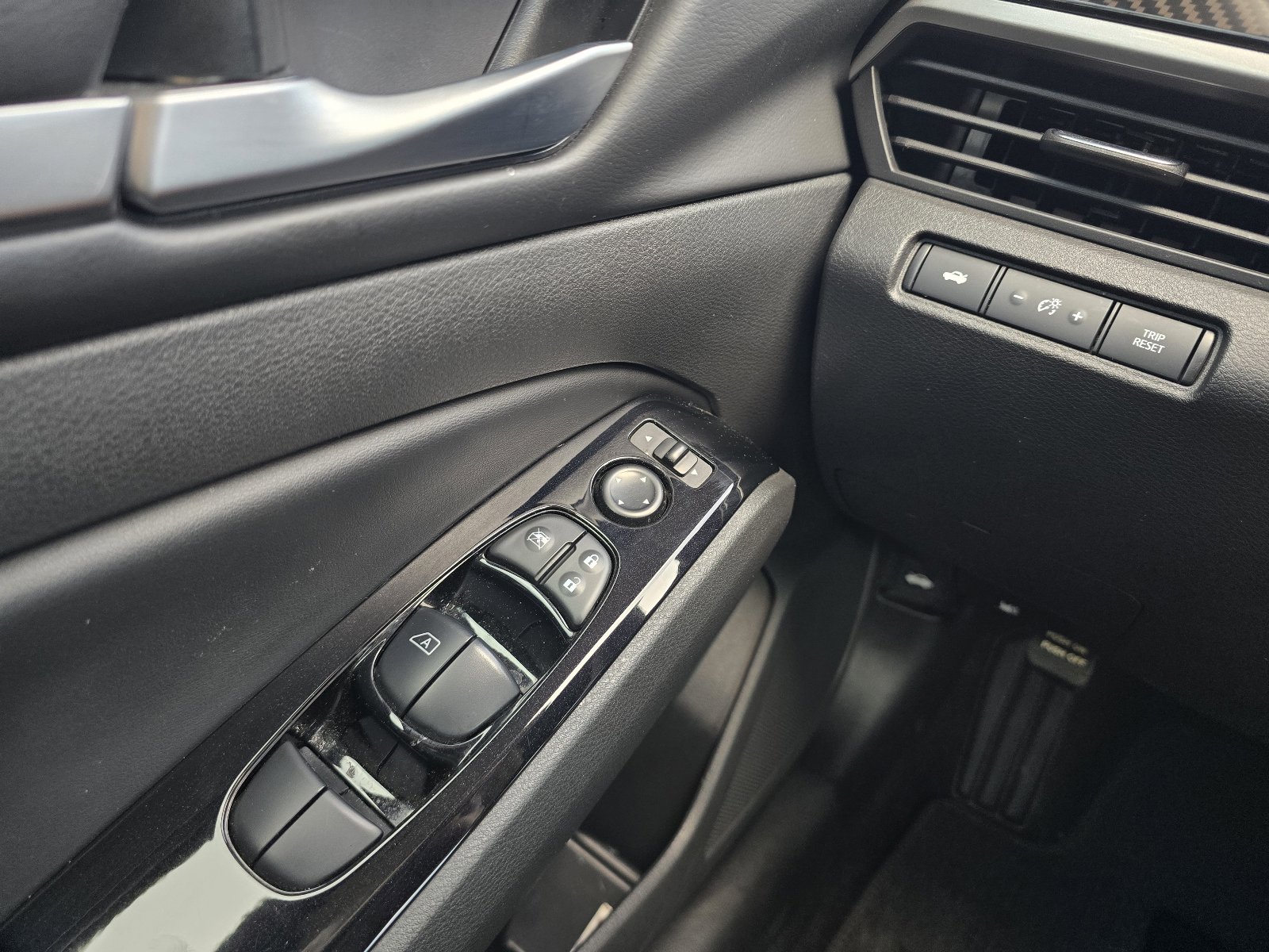 Certified 2024 Nissan Altima 2.5 SR w/ SR Premium Package FWD image 23