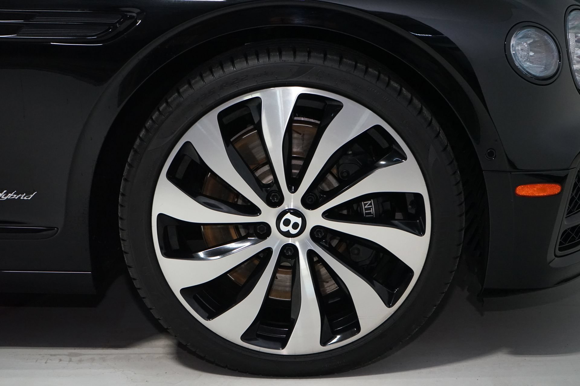 Used 2022 Bentley Flying Spur Plug-In Hybrid AWD/4WD image 35