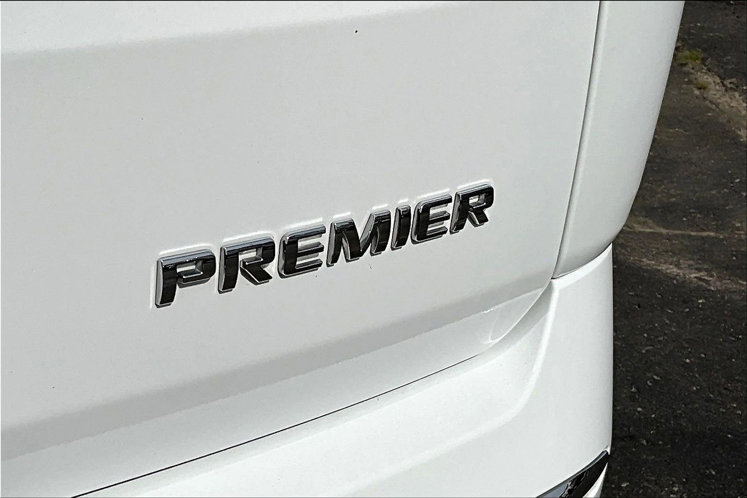 Used 2023 Chevrolet Traverse Premier image 33