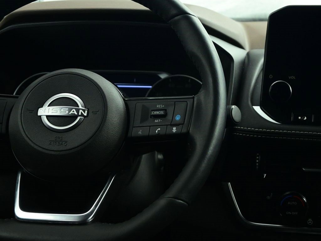 Used 2023 Nissan Rogue SL w/ SL Premium Package image 11