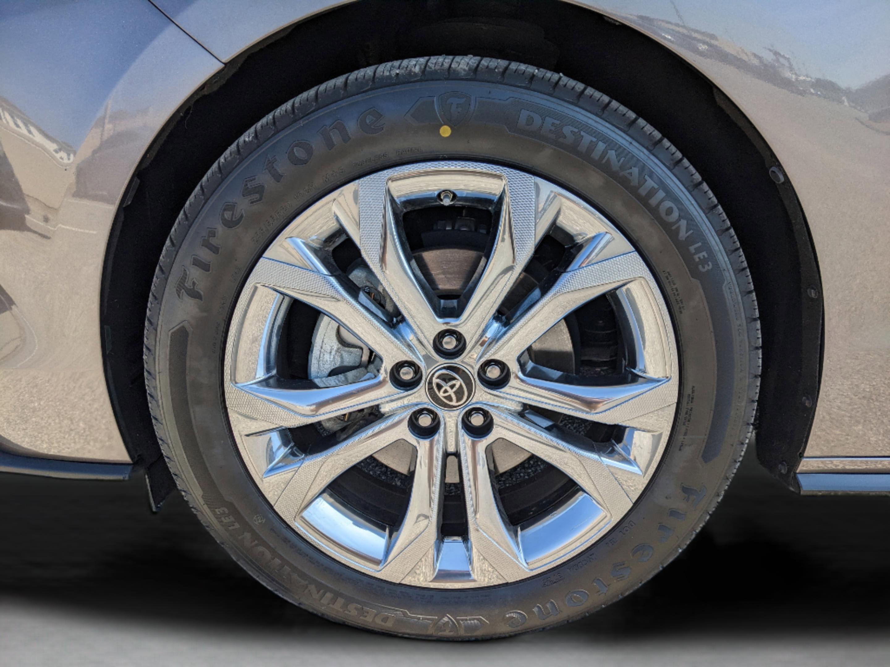 Used 2022 Toyota Sienna Platinum image 11