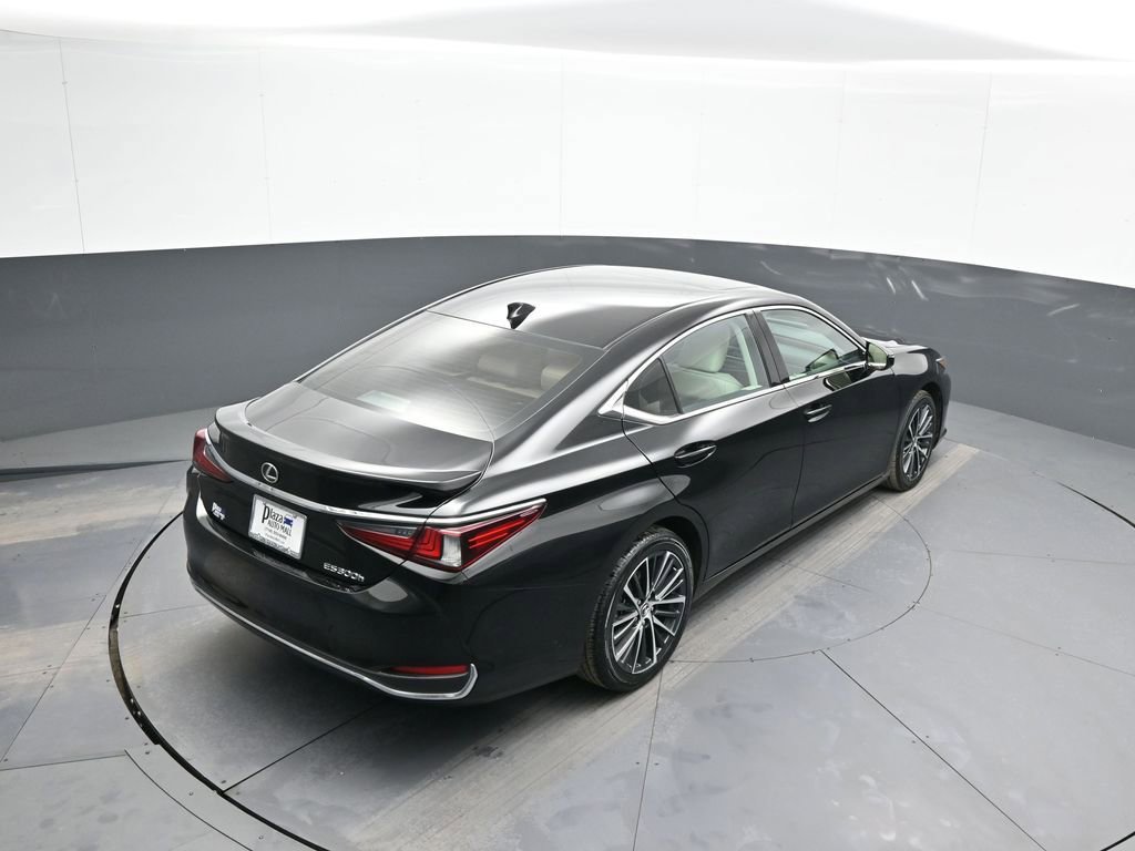 Used 2024 Lexus ES 300h w/ Premium Package FWD image 39