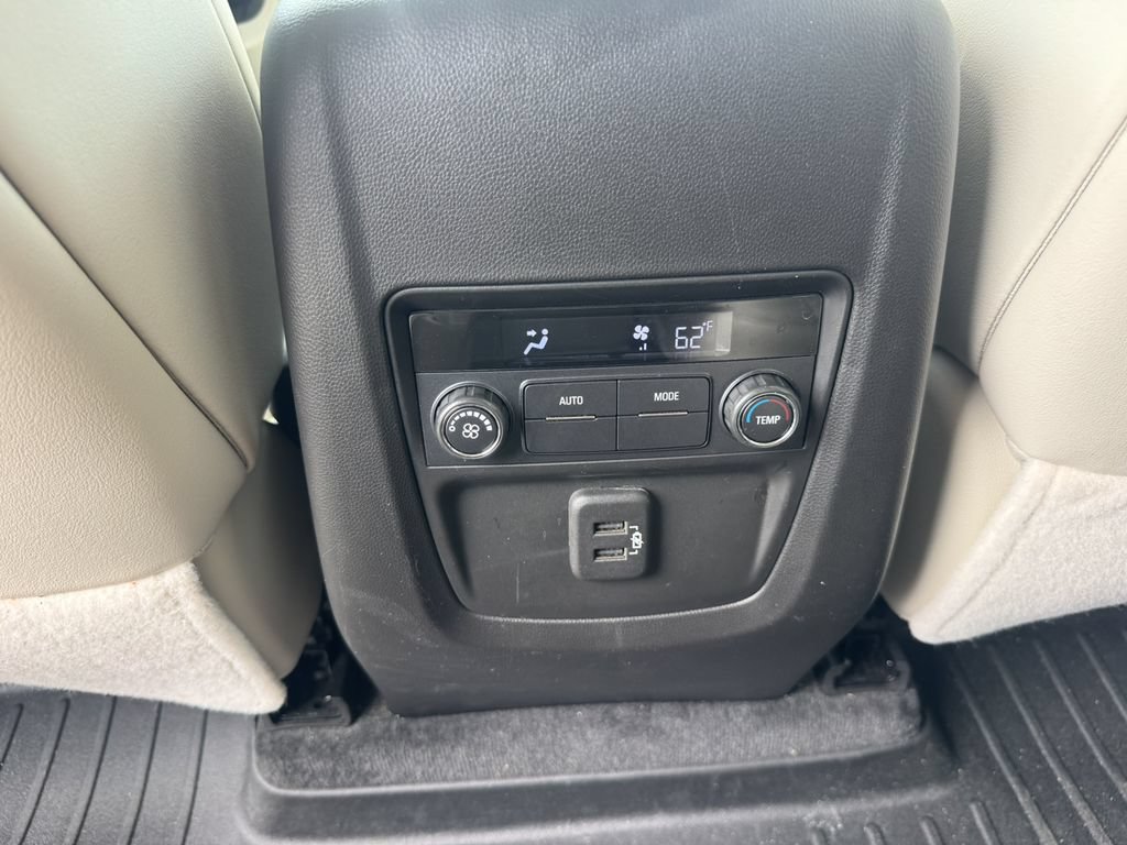 Used 2022 Buick Enclave Essence w/ Experience Buick Package FWD image 9