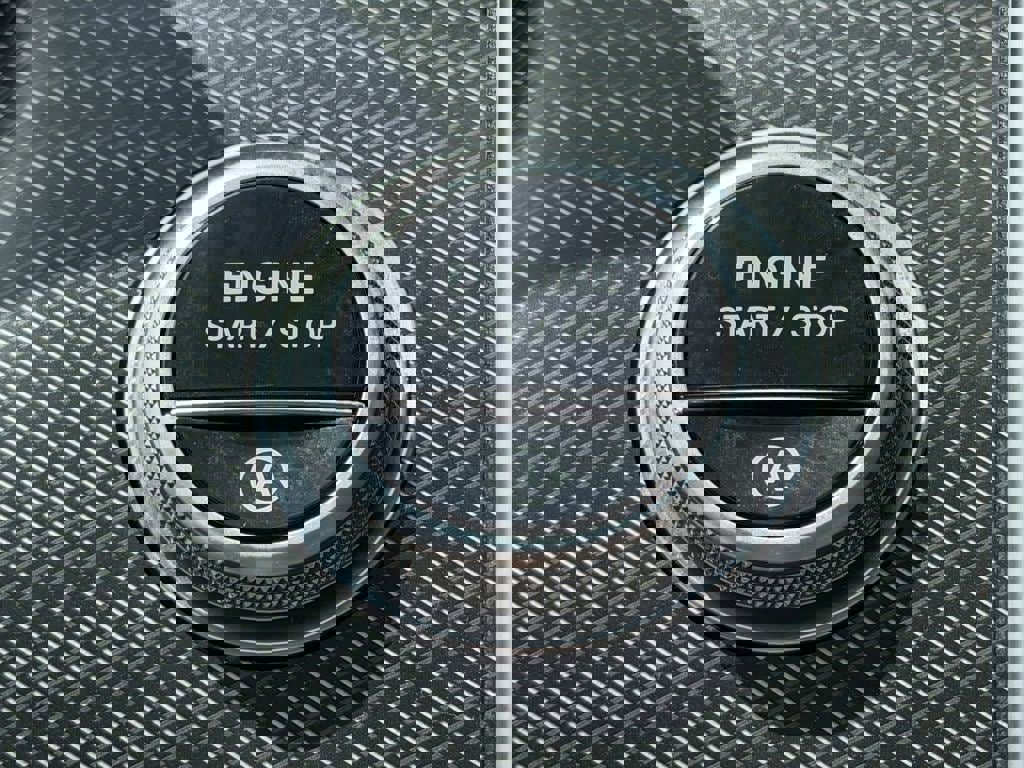 Used 2025 Mercedes-Benz C 300 Sedan image 21