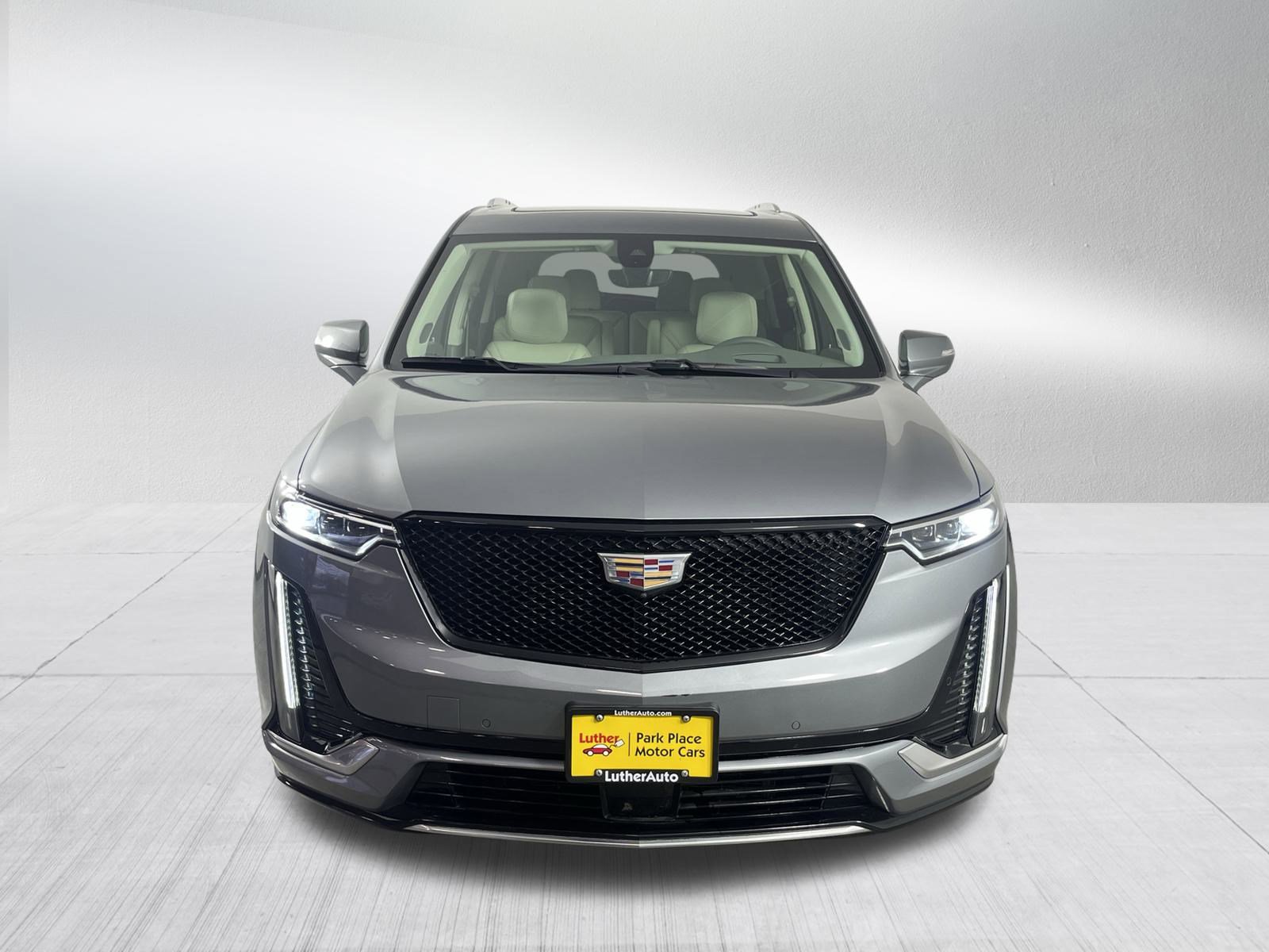 Used 2023 Cadillac XT6 Premium Luxury w/ Technology Package image 2