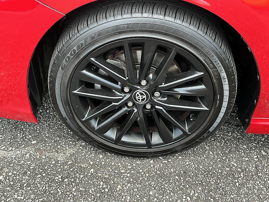 Used 2021 Toyota Camry SE w/ Convenience Package FWD image 8