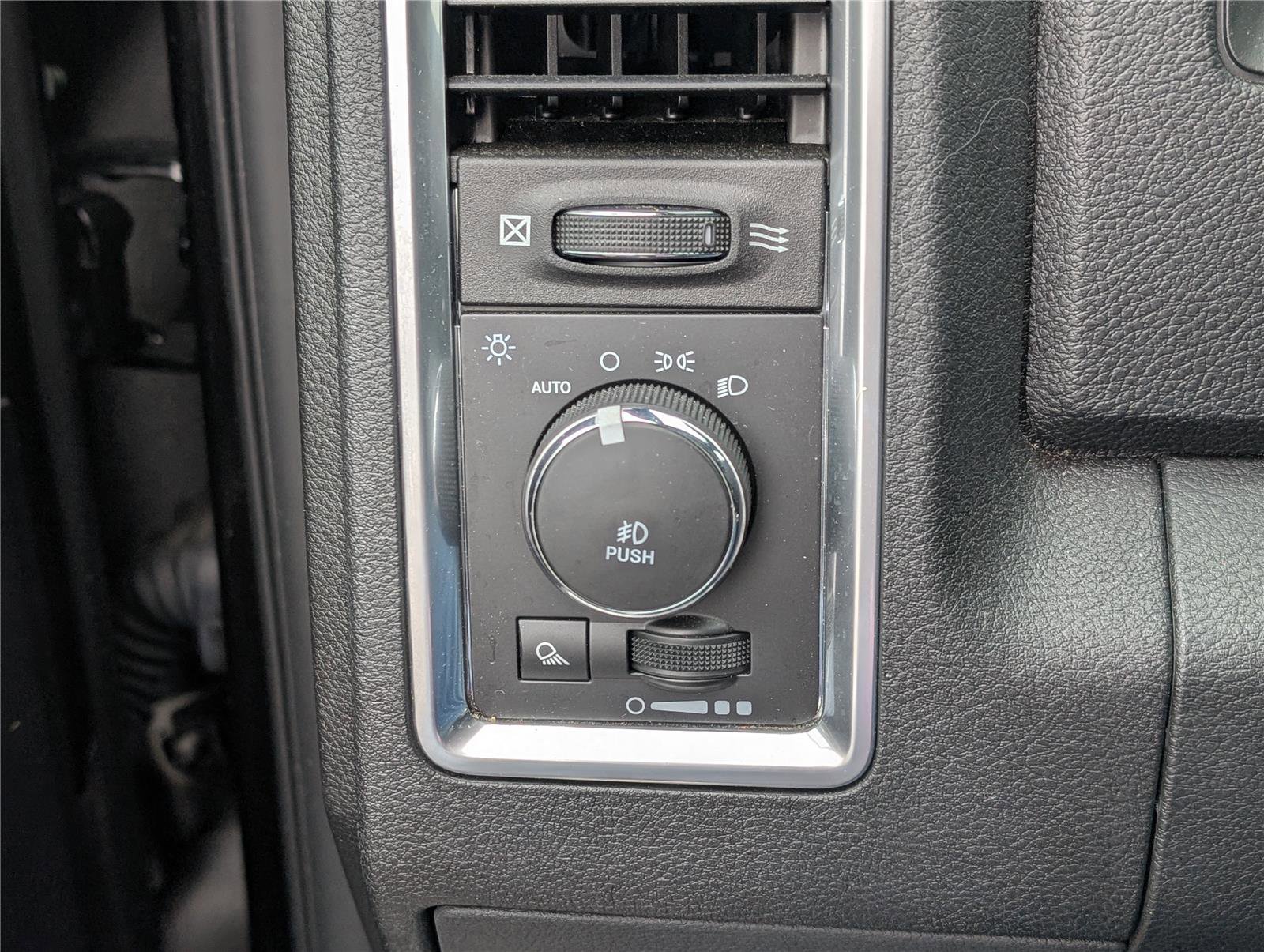 Used 2018 RAM 3500 Laramie Longhorn image 21