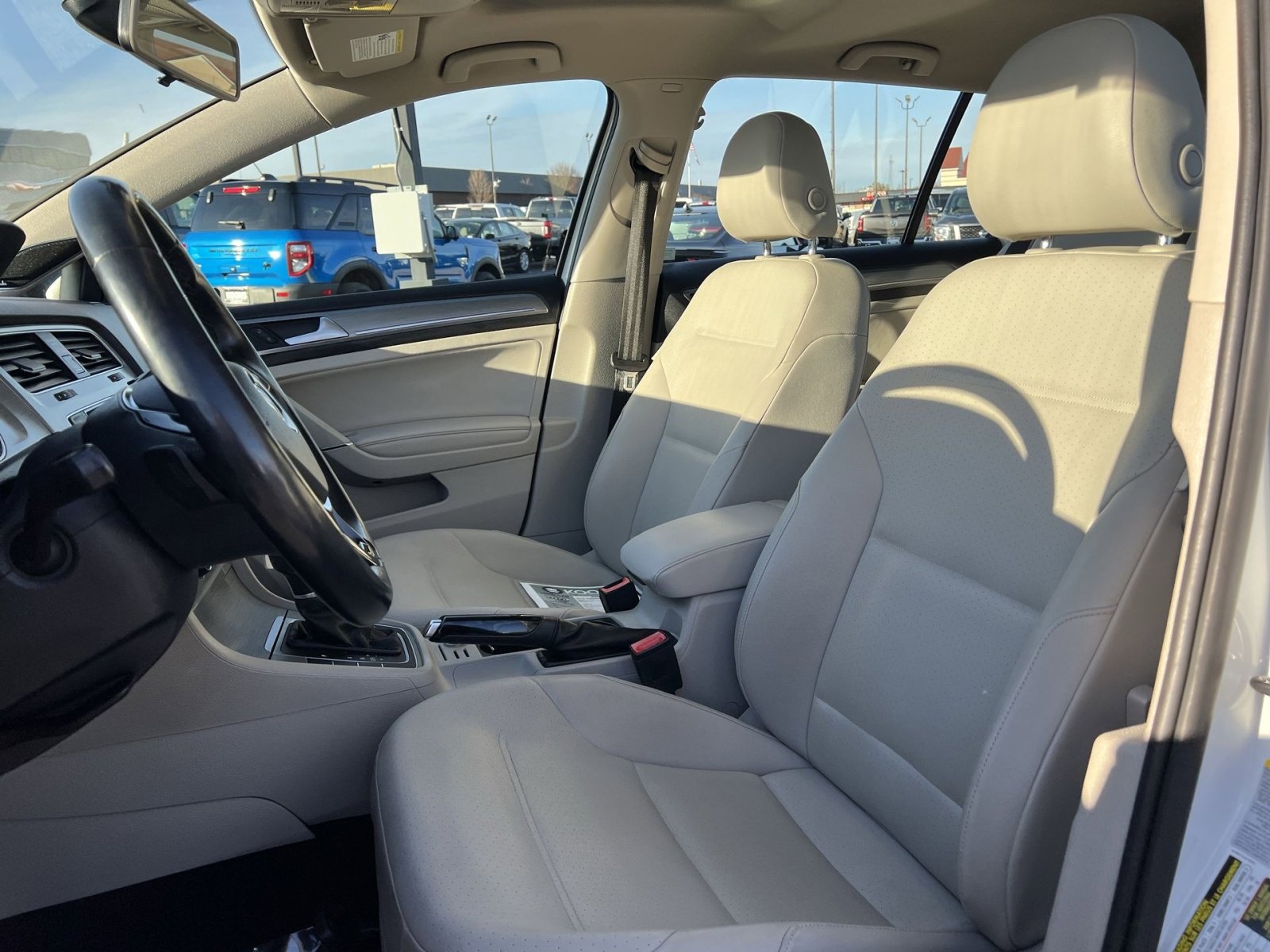 Used 2015 Volkswagen Golf S image 13