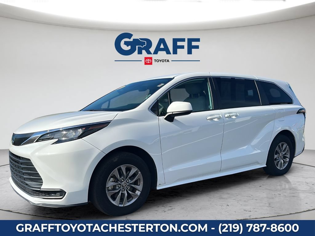 Used 2025 Toyota Sienna LE FWD image 12