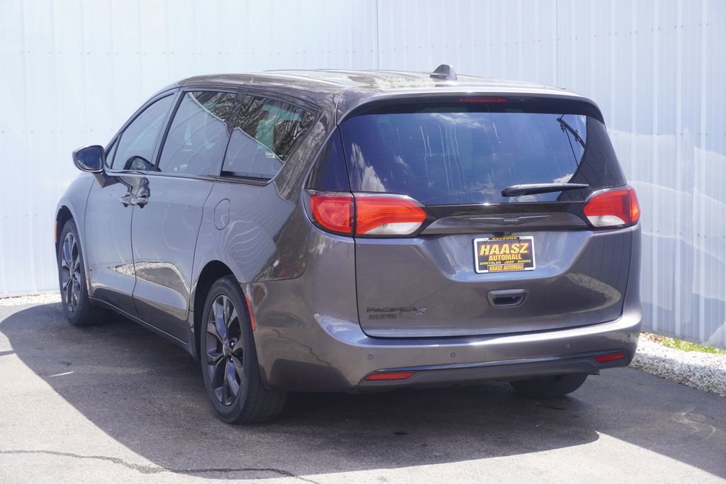Used 2020 Chrysler Pacifica Touring w/ S Appearance Package FWD image 4