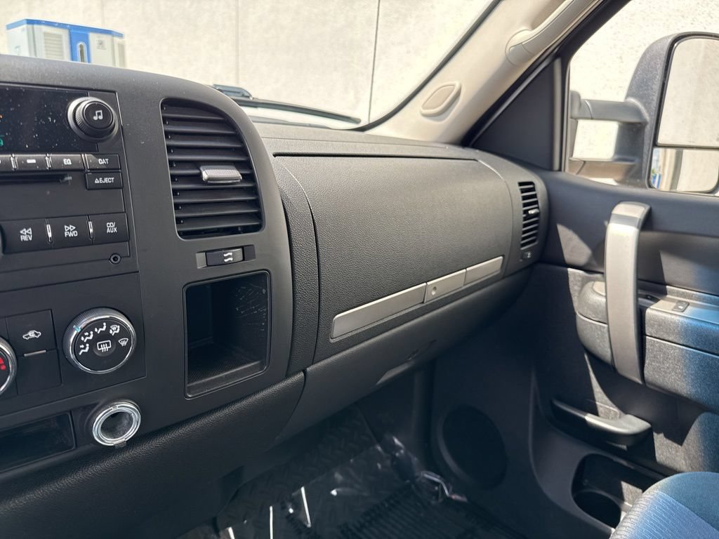 Used 2010 Chevrolet Silverado 2500 LT w/ Exterior Plus Package AWD/4WD image 22