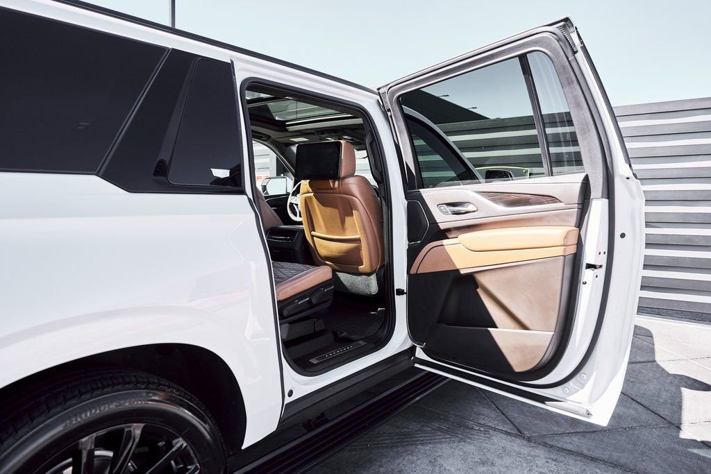 Used 2023 Cadillac Escalade ESV Sport w/ LPO, ONYX Package image 26