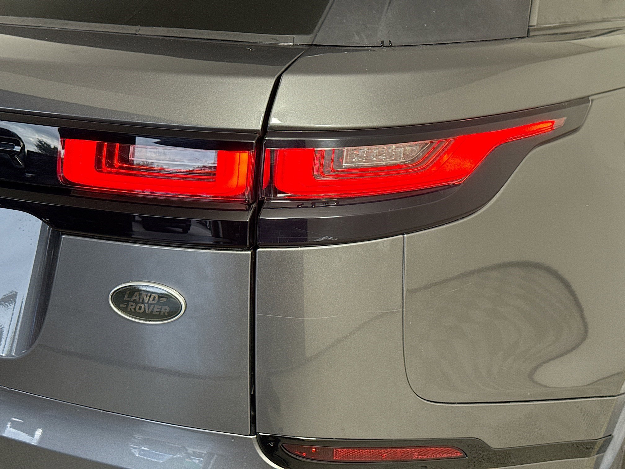 Used 2018 Land Rover Range Rover Velar R-Dynamic SE image 34