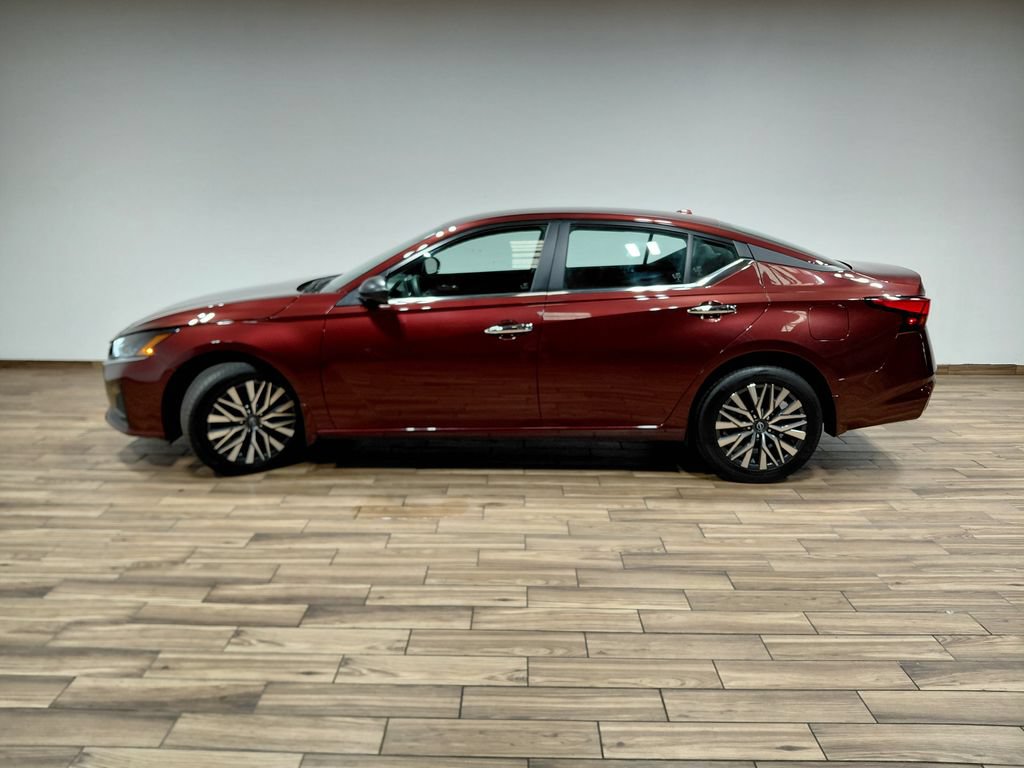 Used 2024 Nissan Altima 2.5 SV AWD/4WD image 18