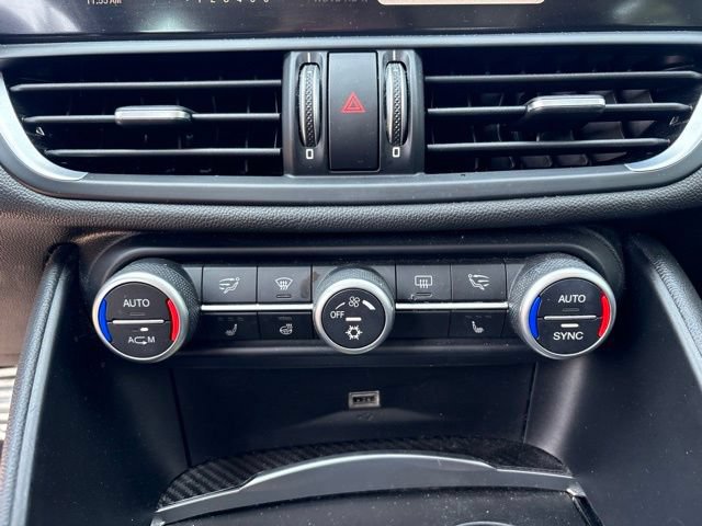 Used 2017 Alfa Romeo Giulia Ti w/ TI 19" Sport Package RWD image 8