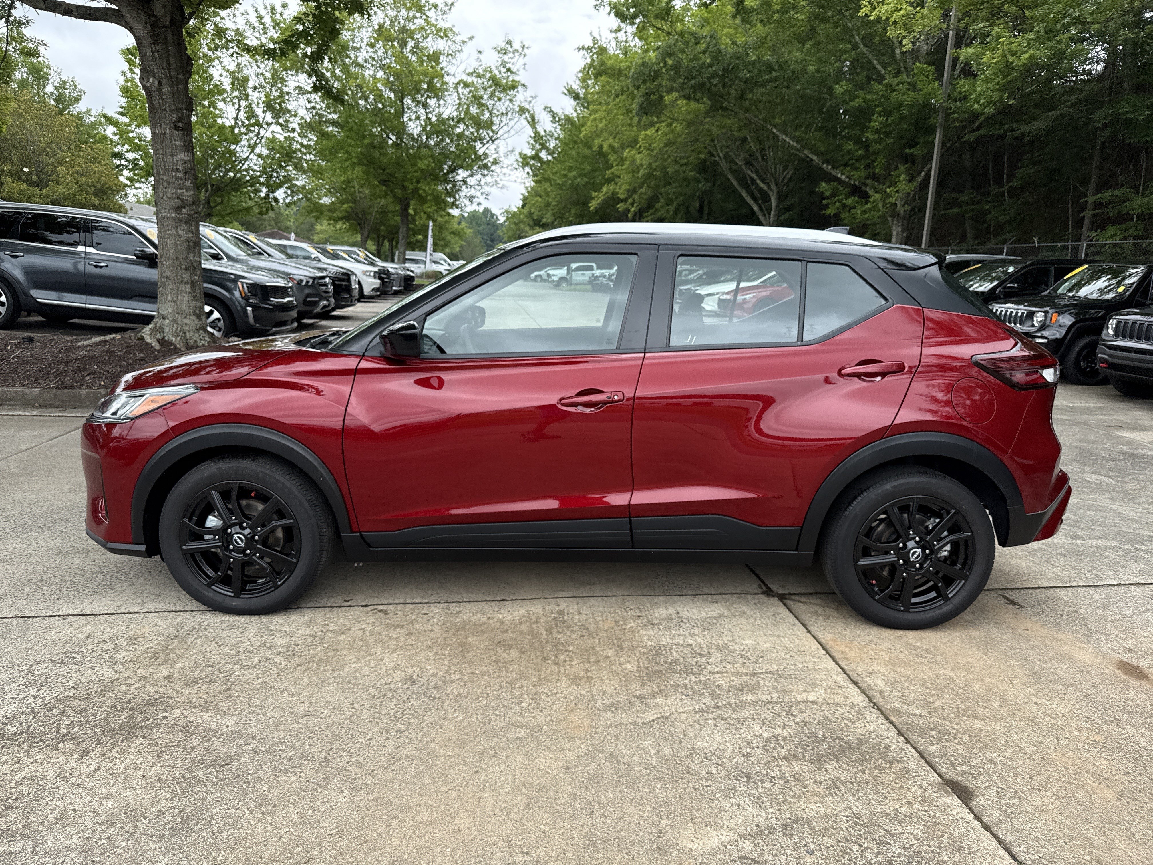 Used 2023 Nissan Kicks SV FWD image 4