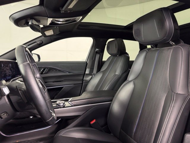 Used 2024 Cadillac Lyriq Luxury AWD/4WD image 15