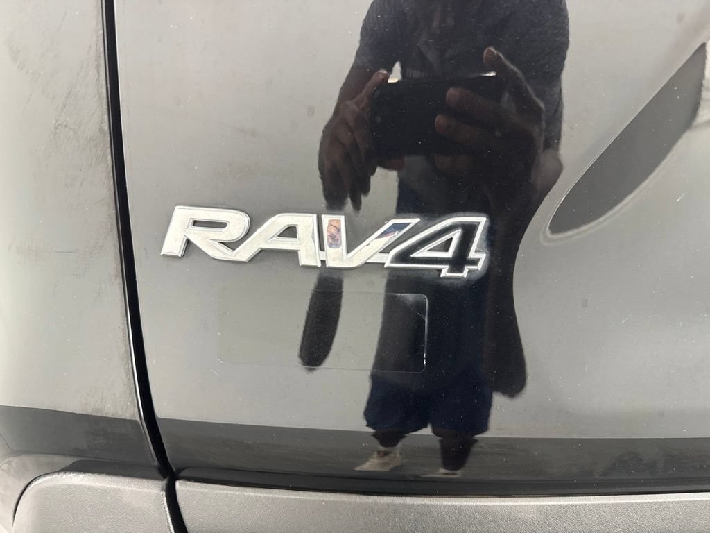 Used 2022 Toyota RAV4 XLE Premium FWD image 11