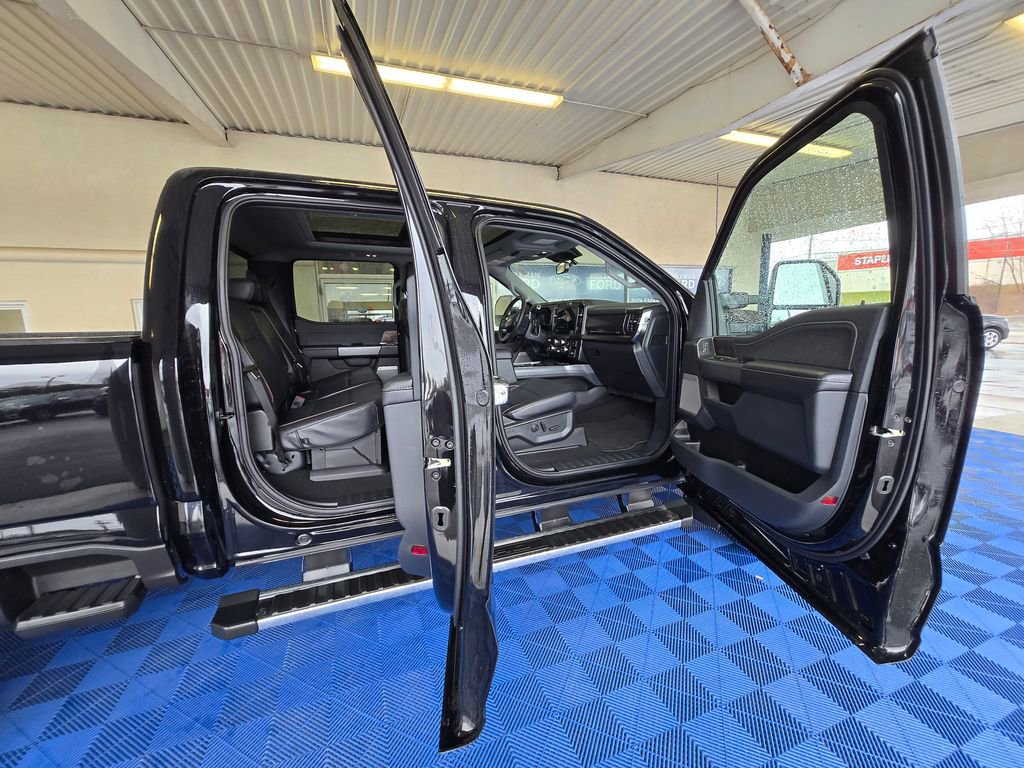 Used 2025 Ford F250 Lariat w/ Chrome Package image 30