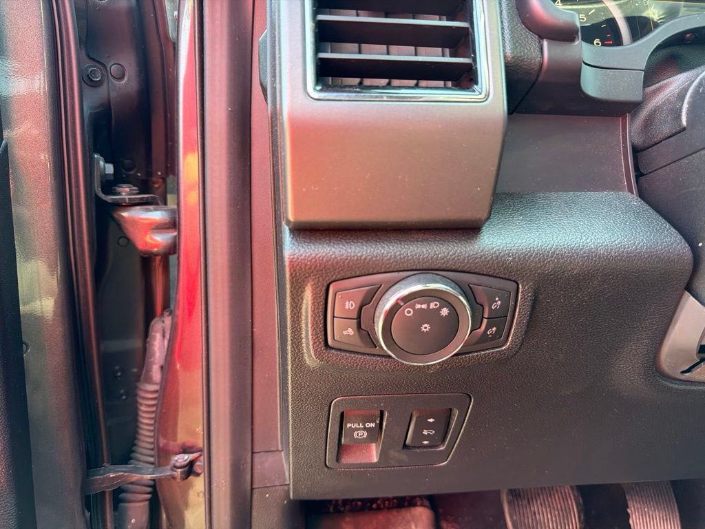 Used 2019 Ford F150 XLT w/ Equipment Group 302A Luxury AWD/4WD image 18