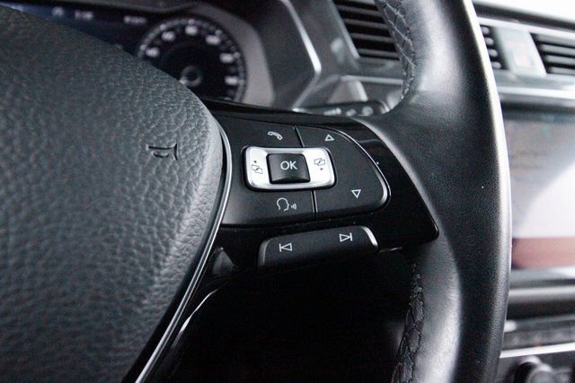 Used 2018 Volkswagen Tiguan SEL Premium image 17
