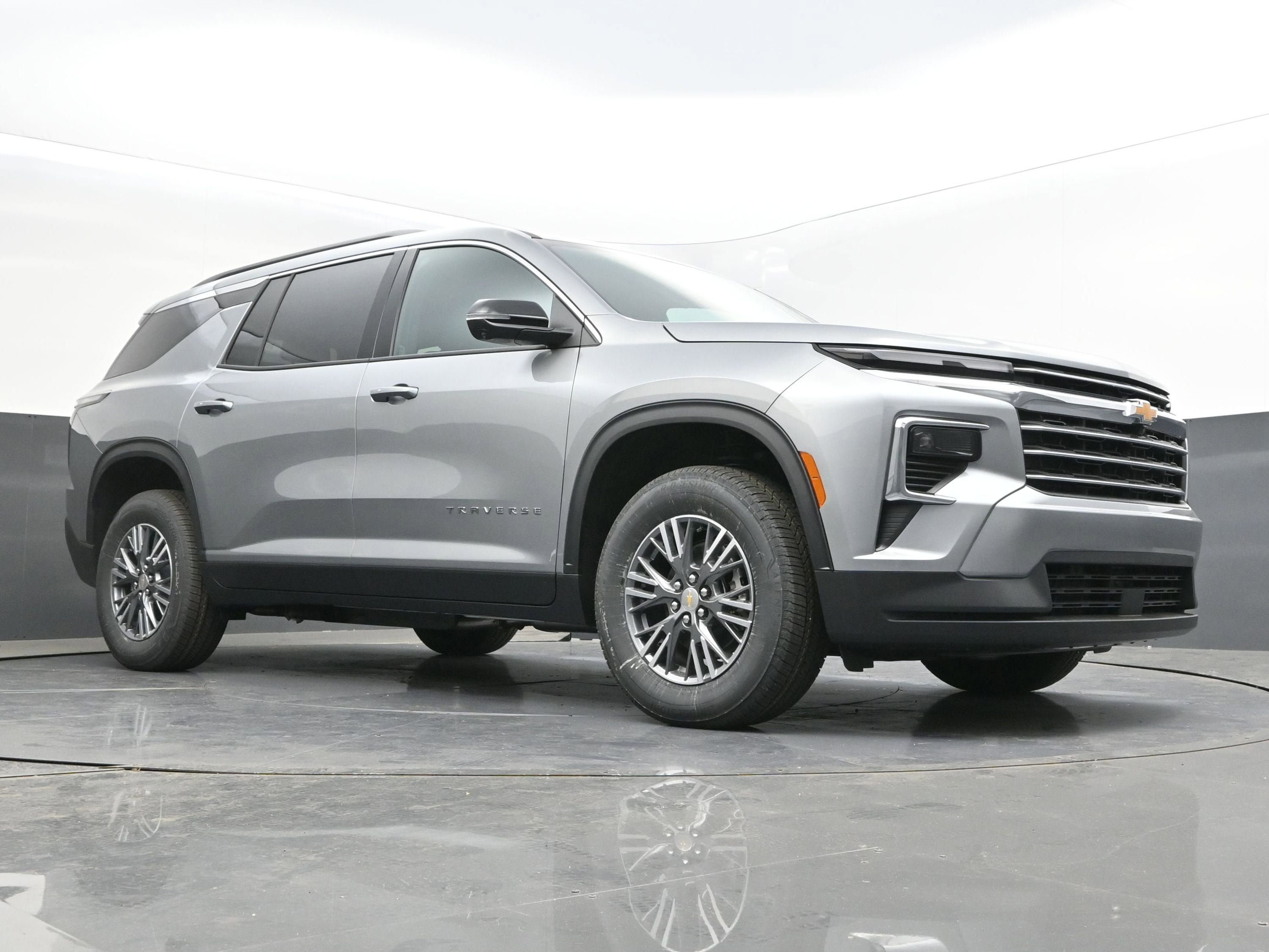 New 2026 Chevrolet Traverse LT w/ Driver Confidence Package AWD/4WD image 40