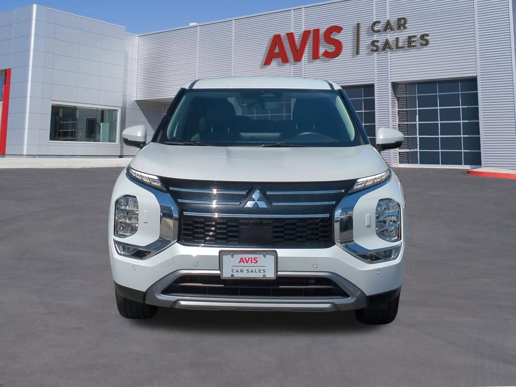 Used 2025 Mitsubishi Outlander SE AWD/4WD image 2