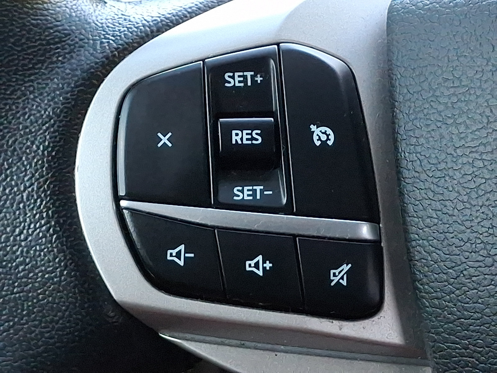 Used 2021 Ford Explorer XLT w/ Class III Trailer Tow Package AWD/4WD image 21