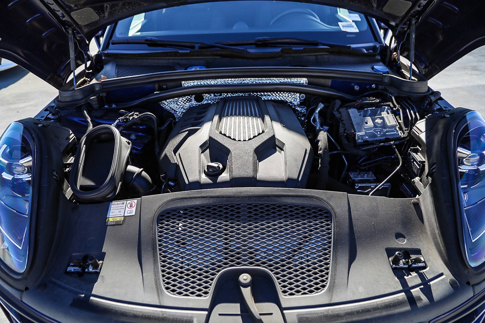 Used 2023 Porsche Macan Base image 26