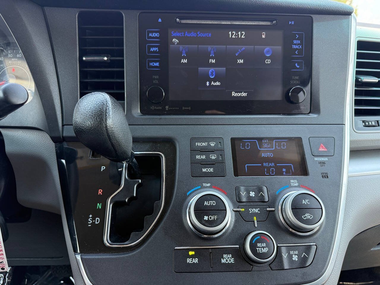 Used 2017 Toyota Sienna LE FWD image 38