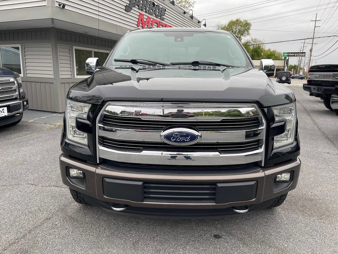 Used 2016 Ford F150 Lariat w/ Equipment Group 502A Luxury AWD/4WD image 2