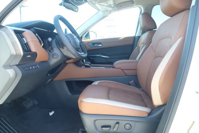 New 2026 Nissan Pathfinder Platinum image 12