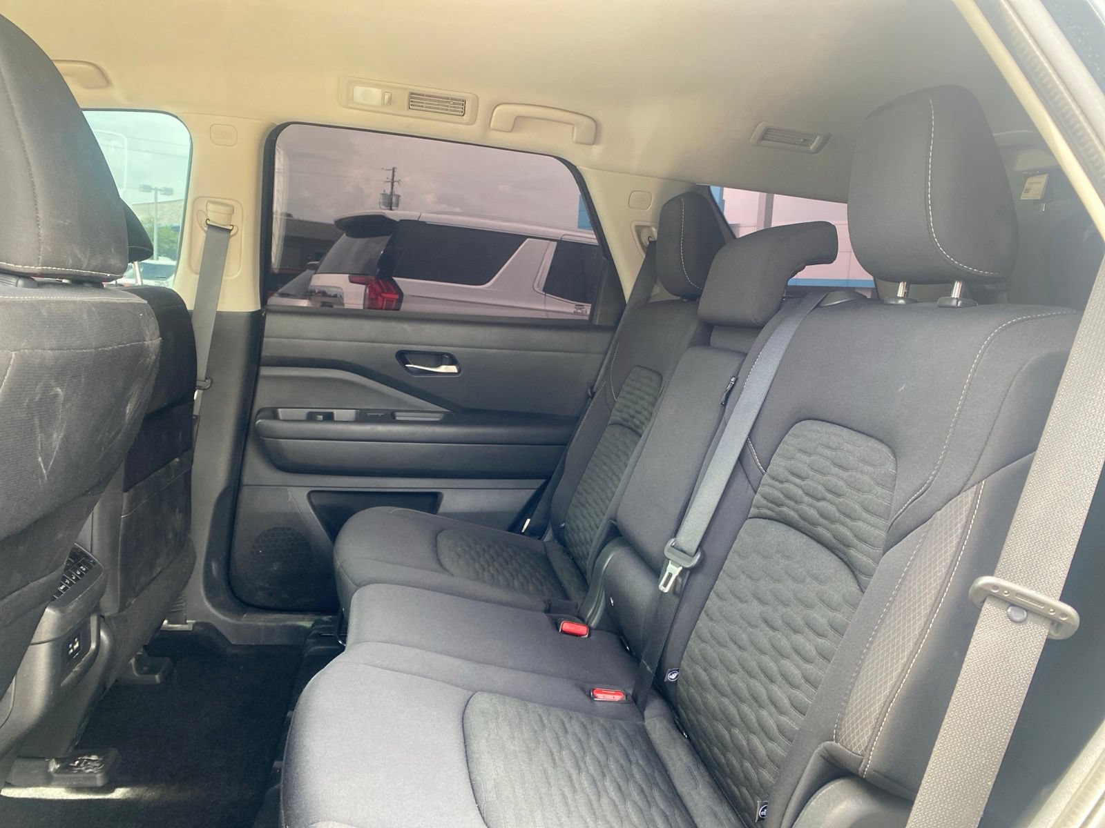 Used 2022 Nissan Pathfinder S FWD image 4