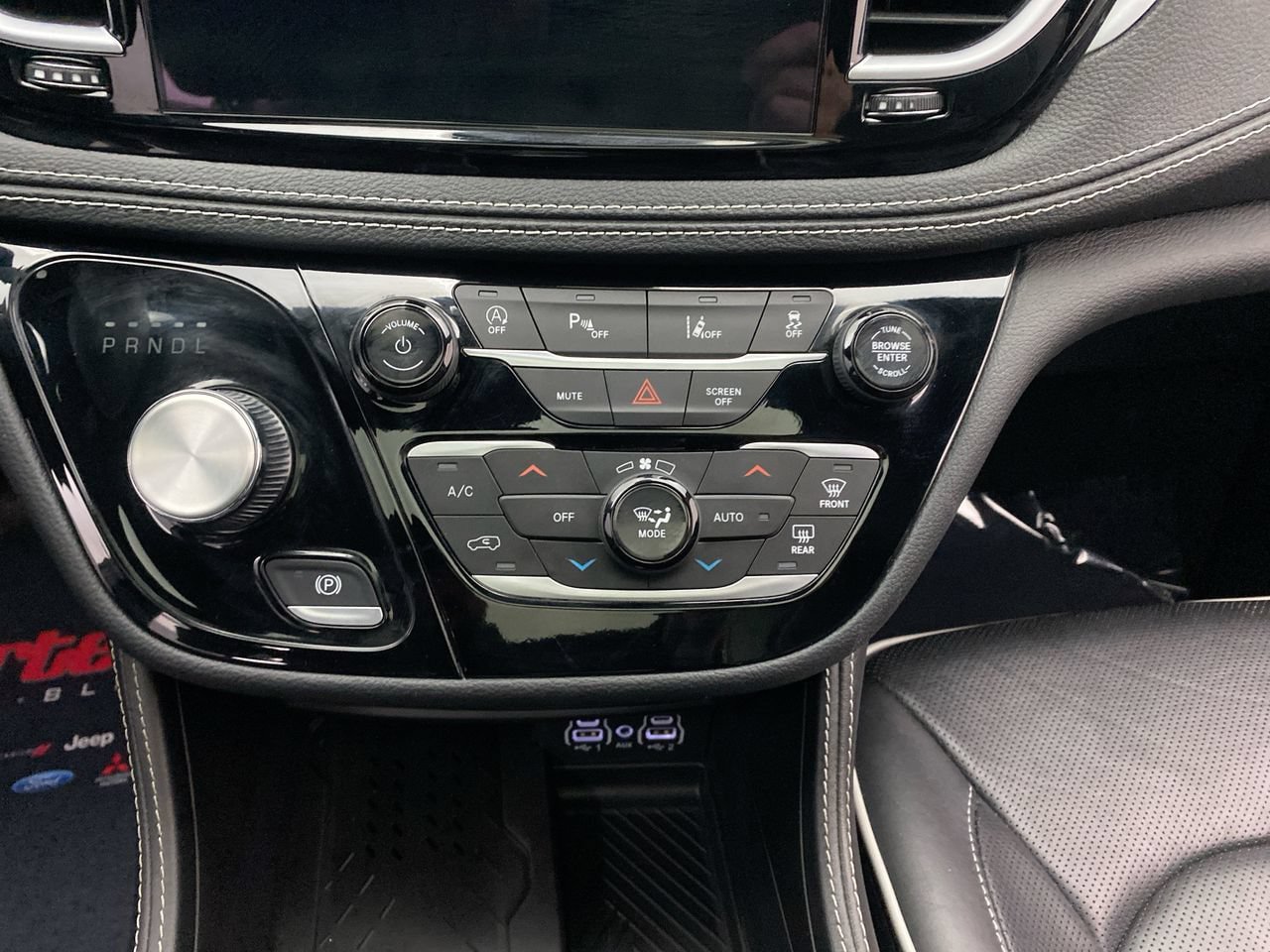 Used 2025 Chrysler Pacifica Limited FWD image 21