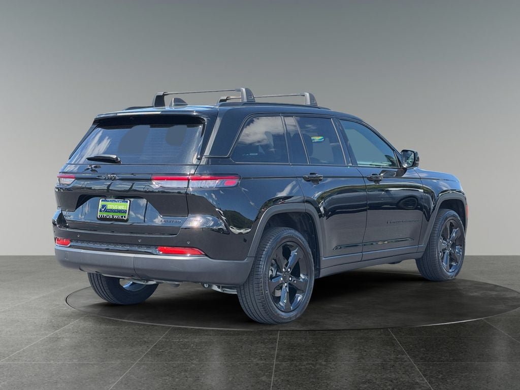 Used 2024 Jeep Grand Cherokee Limited w/ Black Appearance Package AWD/4WD image 9
