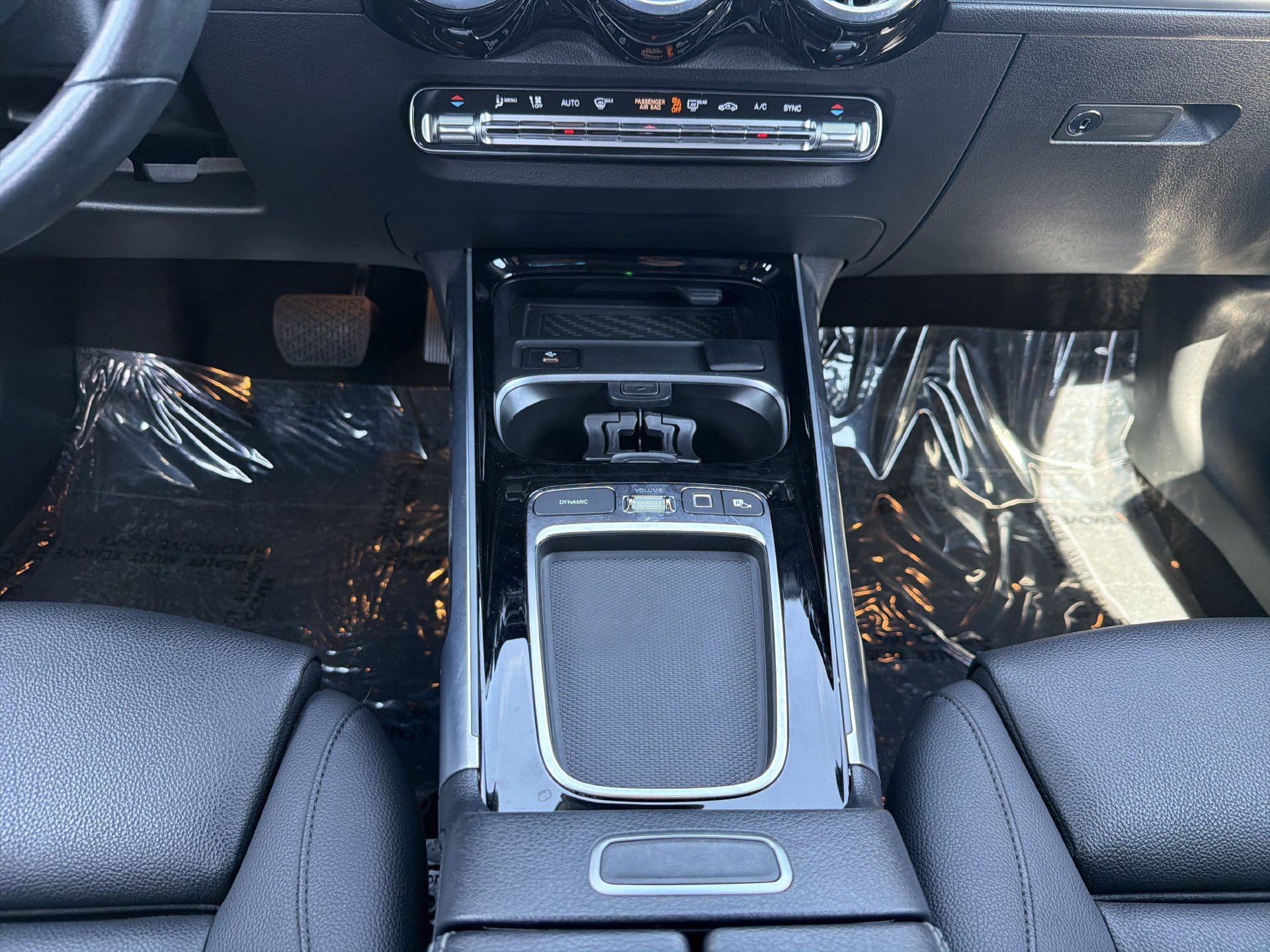 Used 2025 Mercedes-Benz GLB 250 image 4