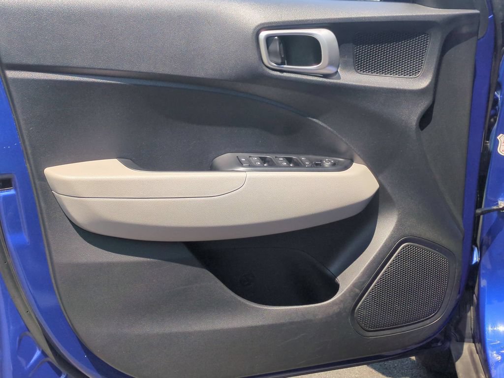 Used 2025 Hyundai Venue SEL FWD image 11