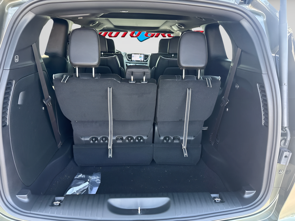 New 2027 Chrysler Pacifica Limited AWD/4WD image 8