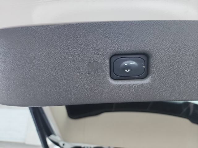 Used 2023 Lincoln Nautilus FWD image 19