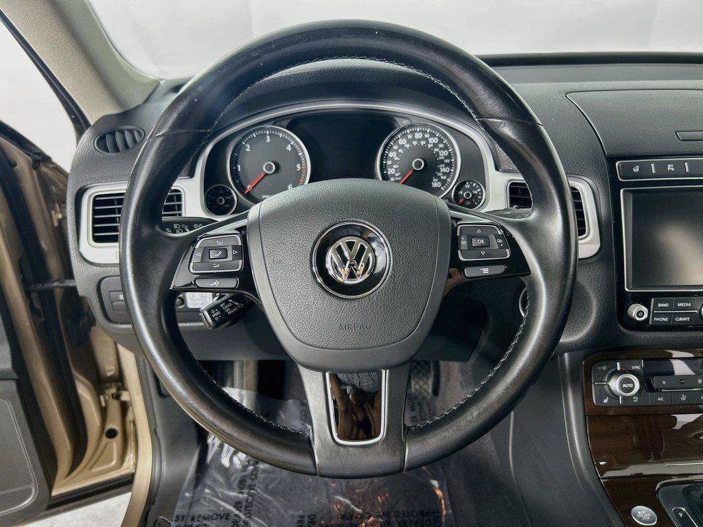 Used 2016 Volkswagen Touareg TDI AWD/4WD image 11