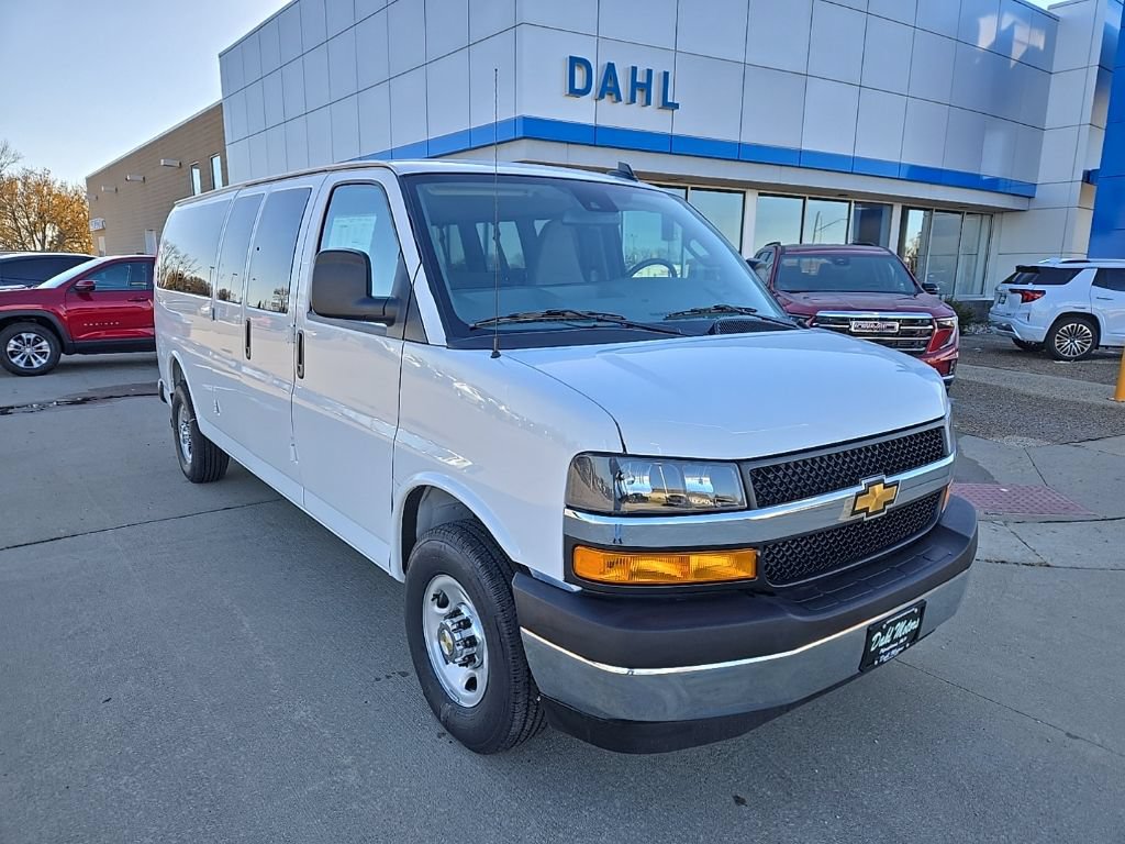 Used 2025 Chevrolet Express 3500 LT w/ LT Preferred Equipment Group RWD image 2