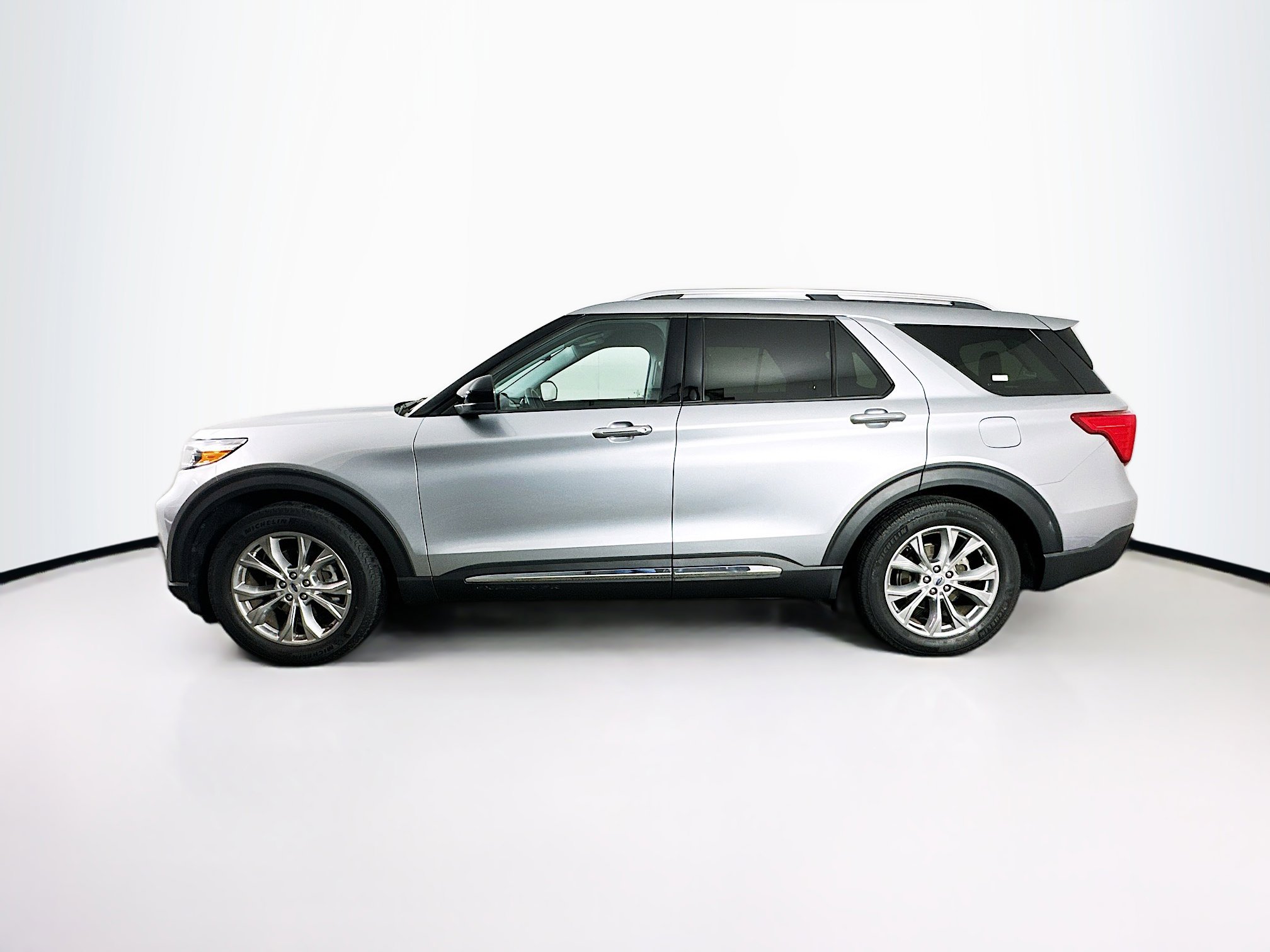 Used 2024 Ford Explorer Limited image 4