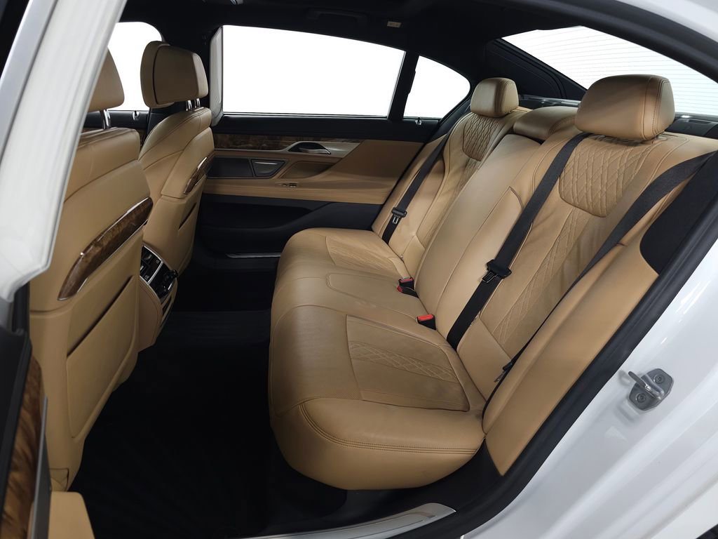 Used 2019 BMW 740i w/ Executive Package RWD image 35
