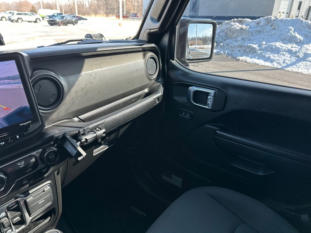 Used 2022 Jeep Gladiator Sport image 16