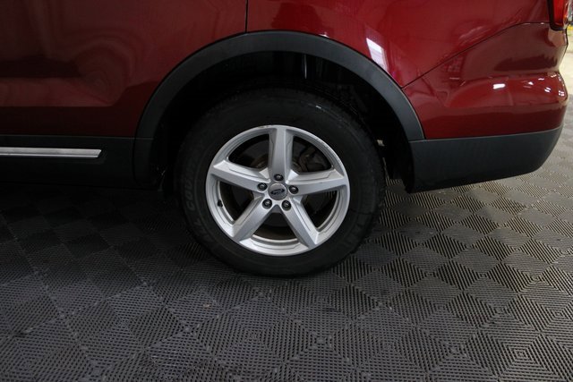 Used 2016 Ford Explorer XLT w/ Equipment Group 202A image 9