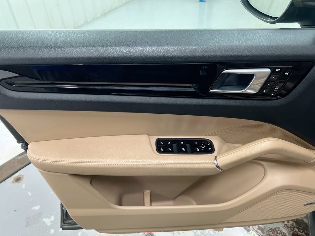 Used 2020 Porsche Cayenne S AWD/4WD image 22