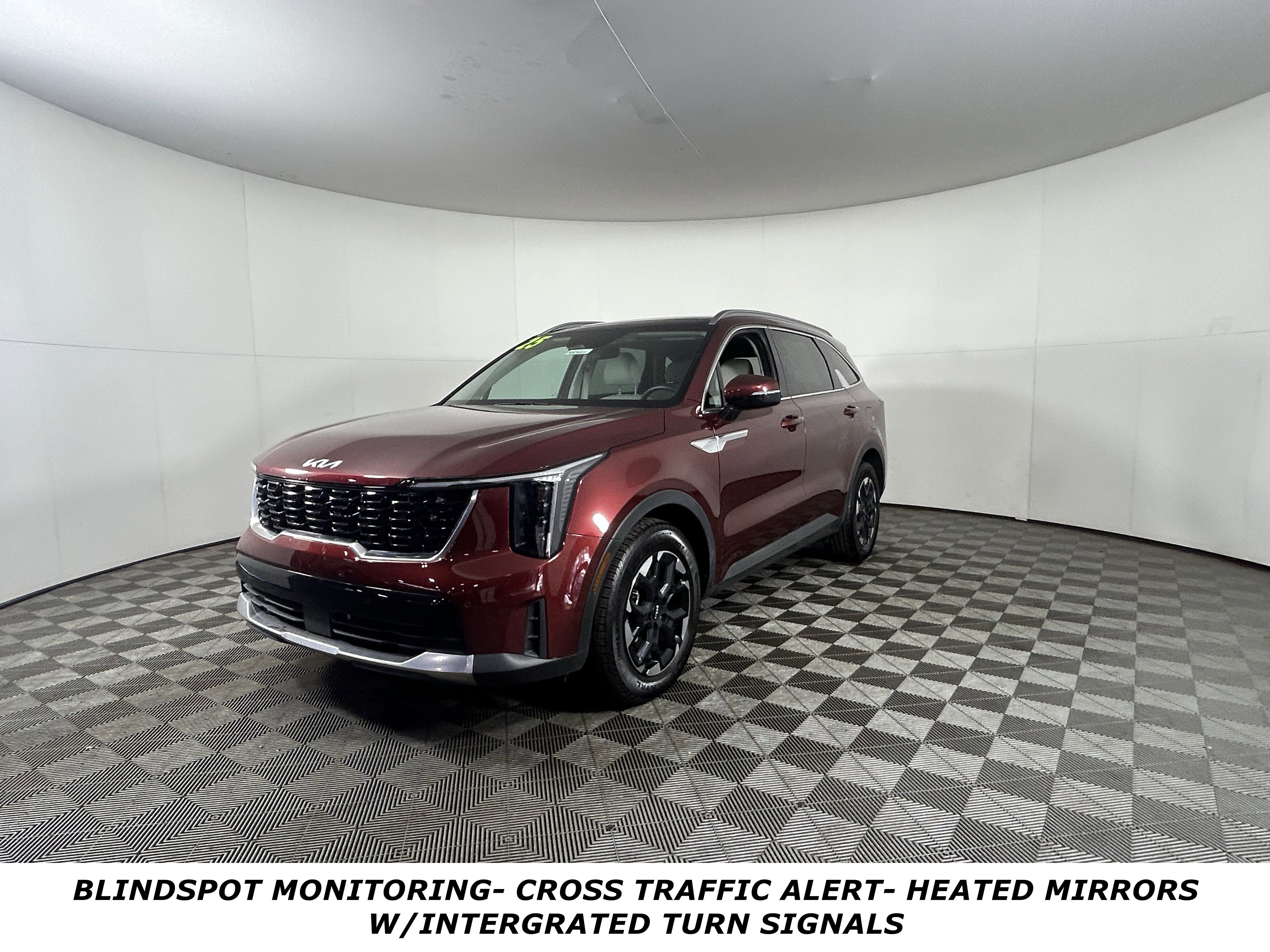 Used 2025 Kia Sorento S w/ Panoramic Sunroof Package image 3