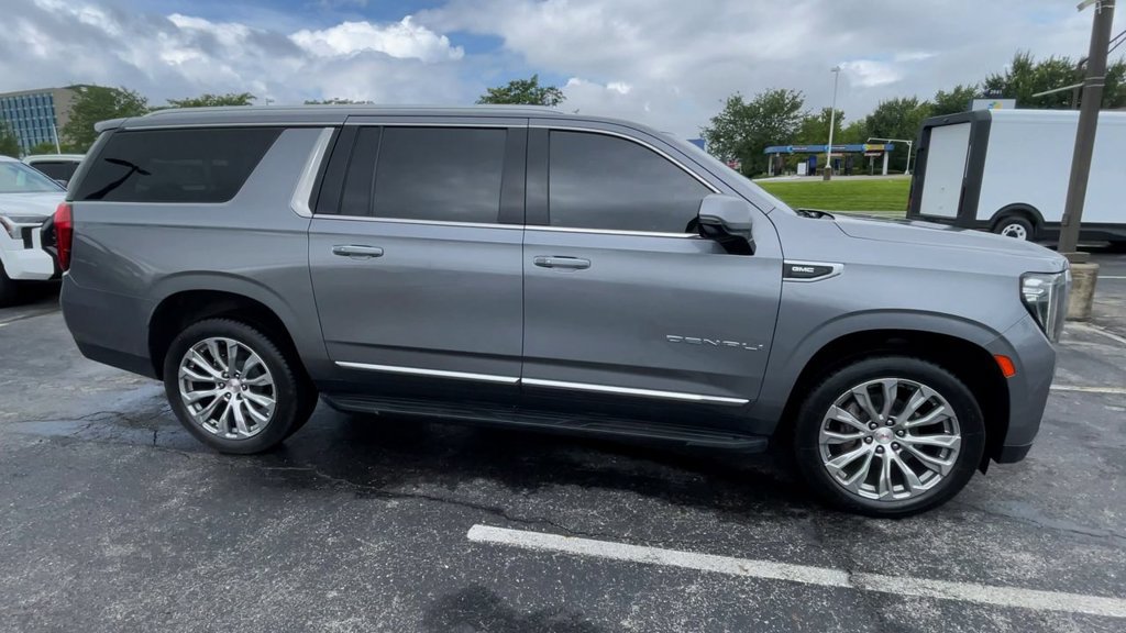 Used 2021 GMC Yukon XL Denali AWD/4WD image 3