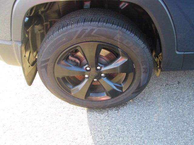 Used 2021 Jeep Cherokee Latitude AWD/4WD image 8