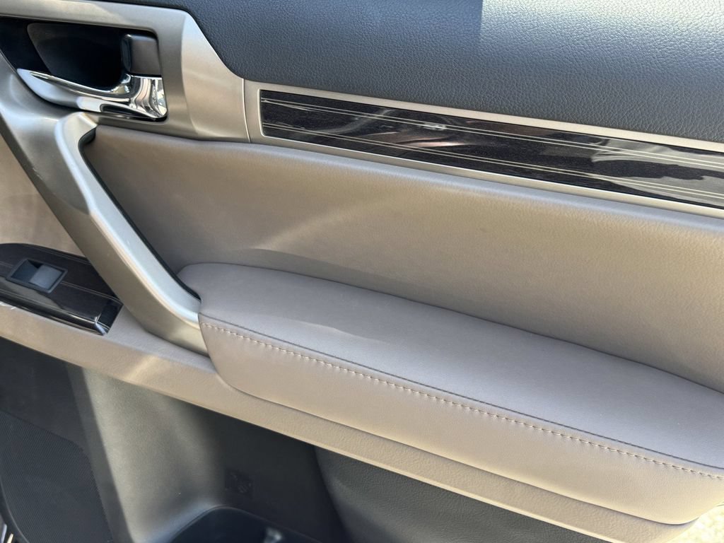 Used 2020 Lexus GX 460 Premium w/ Premium Package AWD/4WD image 10